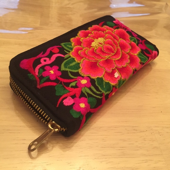 2 Peony flower red embroidered black clutch wallet - Picture 8 of 12